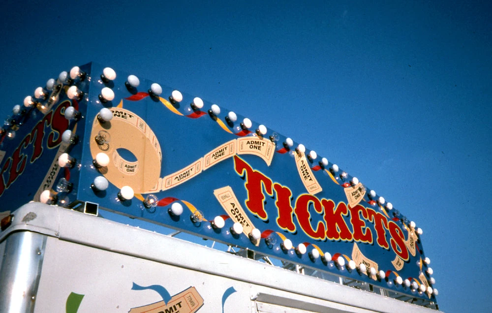 35mm Film Camera - RETO Ultra Wide & Slim Camera (Charcoal) 9 35mm Film Camera - RETO Ultra Wide & Slim Camera (Charcoal) - Image 9