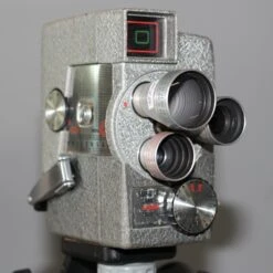 Regular 8mm Movie Camera - Wollensak 8 Model 43 - F1.9 (Vintage - Grey)